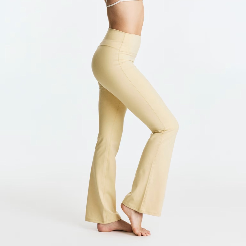 H&M Softmove Buttery Yellow Leggings Flare & Tapered - Picture 10 of 11